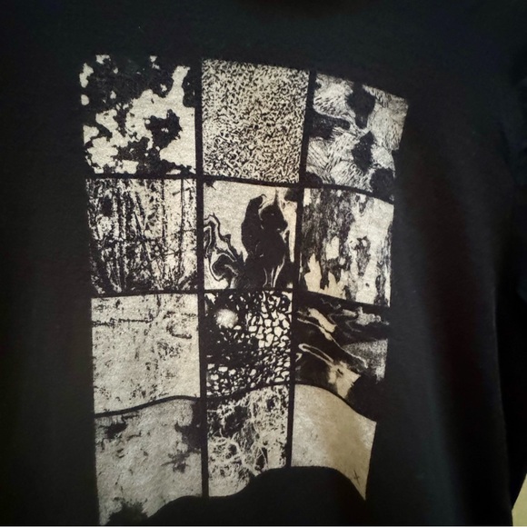 Express Black graphic T-Shirt Men’s Medium
100% Cotton - Picture 2 of 5